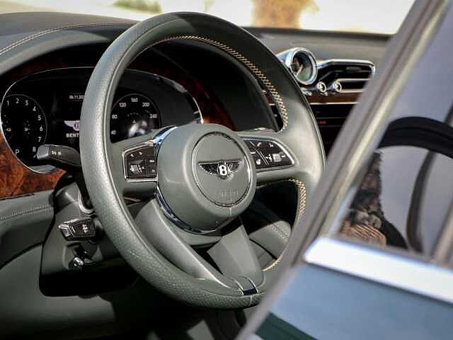 15:Bentley Bentayga V6 Hybrid, SUV, Cumbrian Green, Bentley Monaco