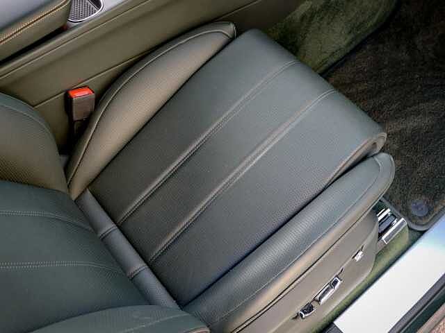 18:Bentley Bentayga V6 Hybrid, SUV, Cumbrian Green, Bentley Monaco