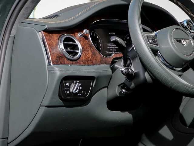 30:Bentley Bentayga V6 Hybrid, SUV, Cumbrian Green, Bentley Monaco