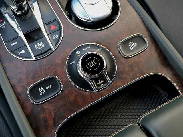 23:Bentley Bentayga V6 Hybrid, SUV, Cumbrian Green, Bentley Monaco