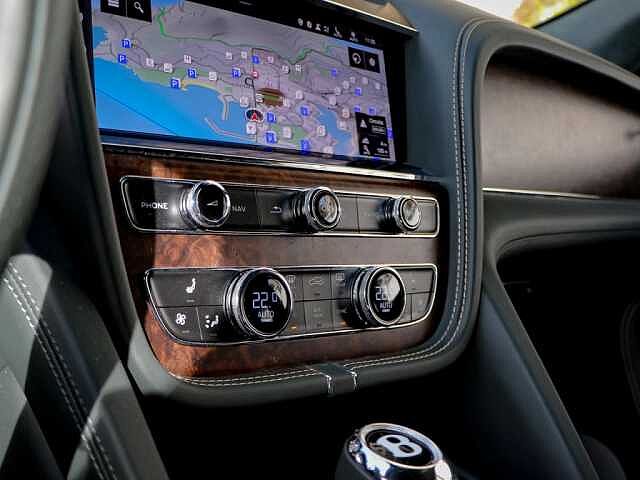 26:Bentley Bentayga V6 Hybrid, SUV, Cumbrian Green, Bentley Monaco