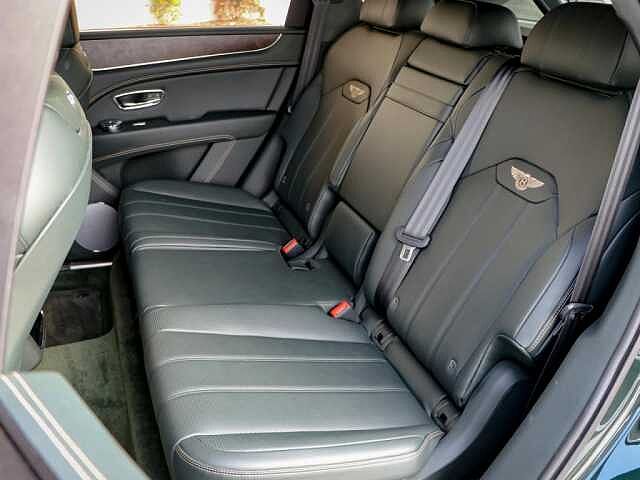 17:Bentley Bentayga V6 Hybrid, SUV, Cumbrian Green, Bentley Monaco