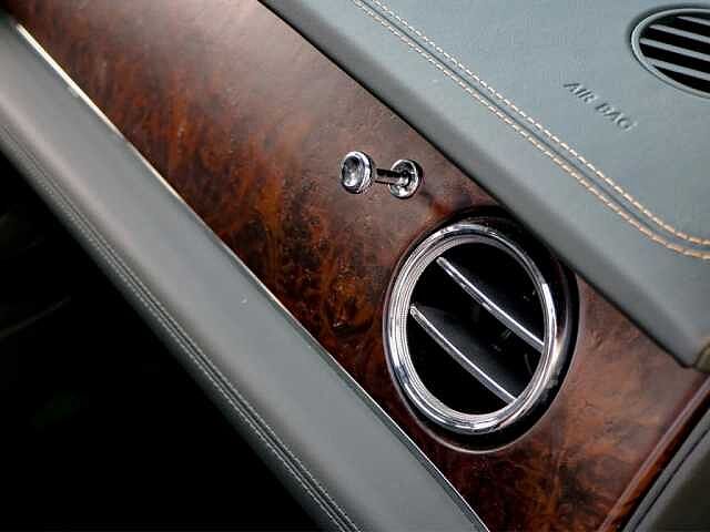 32:Bentley Bentayga V6 Hybrid, SUV, Cumbrian Green, Bentley Monaco