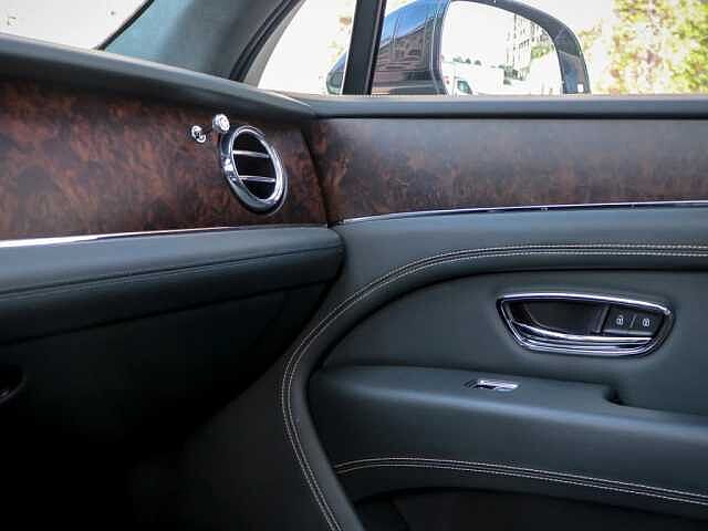 24:Bentley Bentayga V6 Hybrid, SUV, Cumbrian Green, Bentley Monaco