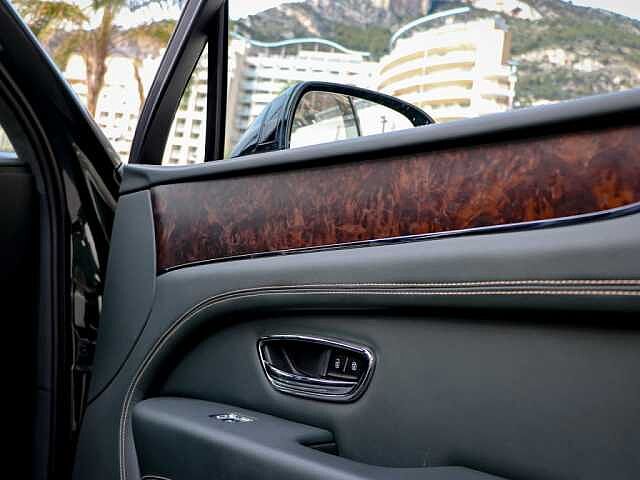 33:Bentley Bentayga V6 Hybrid, SUV, Cumbrian Green, Bentley Monaco