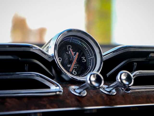 25:Bentley Bentayga V6 Hybrid, SUV, Cumbrian Green, Bentley Monaco