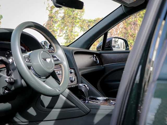 1:Bentley Bentayga V6 Hybrid, SUV, Cumbrian Green, Bentley Monaco