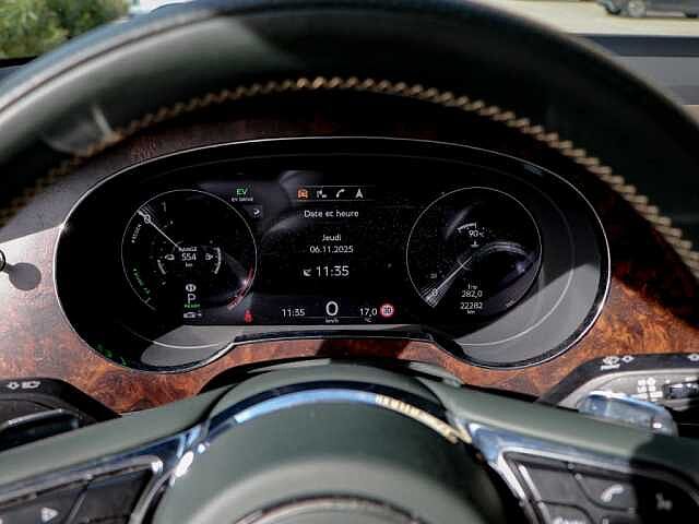 37:Bentley Bentayga V6 Hybrid, SUV, Cumbrian Green, Bentley Monaco