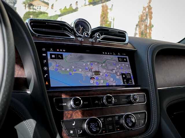 35:Bentley Bentayga V6 Hybrid, SUV, Cumbrian Green, Bentley Monaco